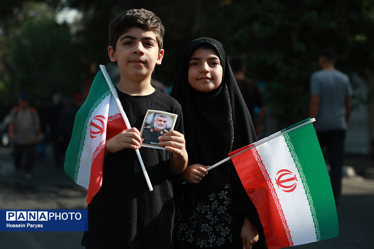 موکب «عشاق‌الحسین» سازمان دانش آموزی در راهپیمایی خانوادگی جاماندگان اربعین حسینی - تهران