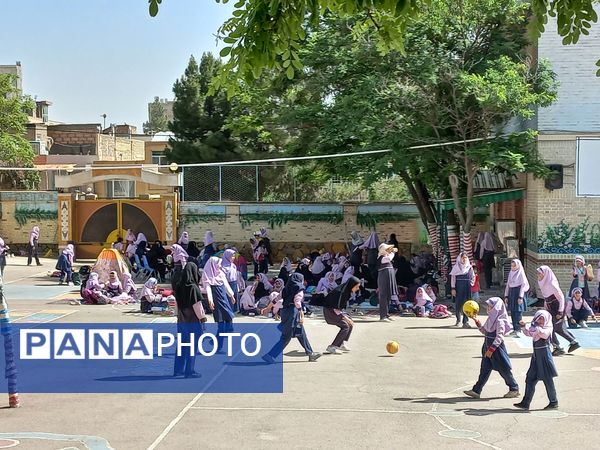 برگزاری اردوی حیاطی و جشن آخر سال در دبستان دخترانه شاهد تحقیقی ناحیه ۶
