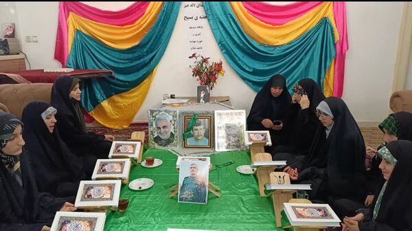دیدار دانش‌آموزان بسیجی جوکار با خانواده شهید قاسم محمدی