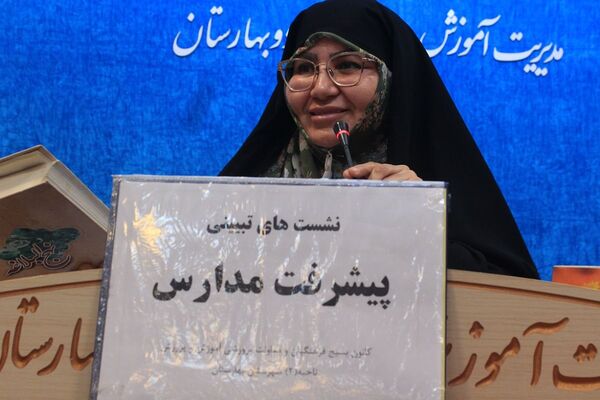 برگزاری نشست بصیرتی جهاد تبیین پیشرفت مدارس در بهارستان‌دو