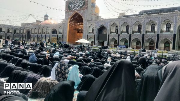 بهار که می‌رسد، صحن‌ها با موج زائران می‌تپد