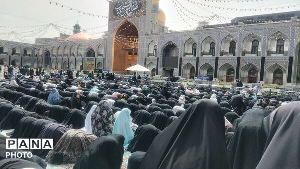 بهار که می‌رسد، صحن‌ها با موج زائران می‌تپد