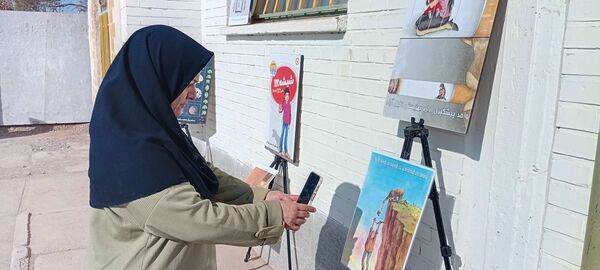 نمایشگاه پیشگیری از آسیب های اجتماعی در دبیرستان مادرمهربان خلیل آباد