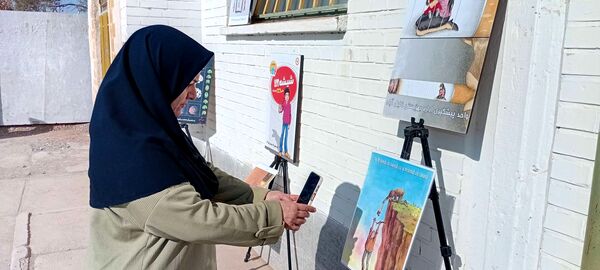 نمایشگاه پیشگیری از آسیب های اجتماعی در دبیرستان مادرمهربان خلیل آباد