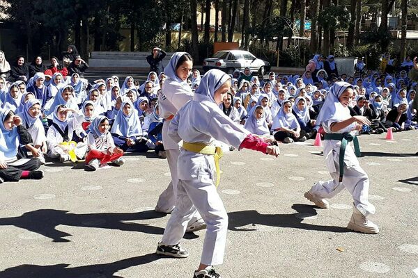 المپیاد ورزشی در مدرسه قدر بهارستان۲