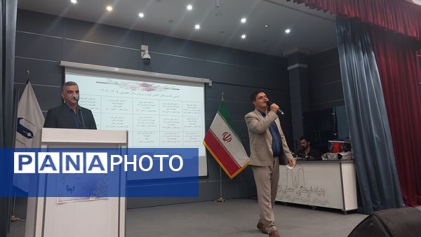 جلسه انجمن اولیا و مربیان در دبیرستان دوره دوم آرمینه مصلی نژاد