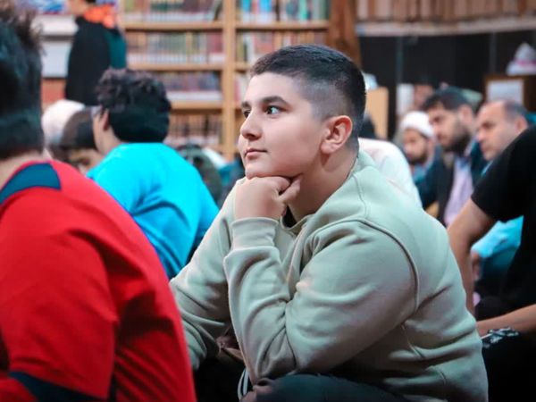 جلوه‌ای از اعتکاف دانش‌آموزی در مسجد امام علی‌بن‌ابی‌طالب (ع)