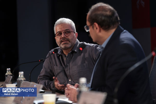 نشست نقد و بررسی فیلم «جهان مبهم هاتف» در چهل و چهارمین جشنواره ملی فیلم فجر