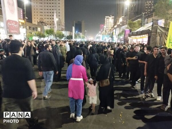 مشهد الرضا میزبان زائران وعزاداران 