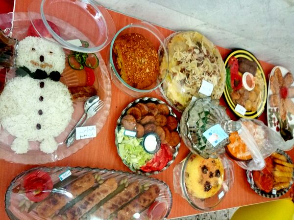 جشنواره غذای سالم در مدرسه حاج مهدی روحانی