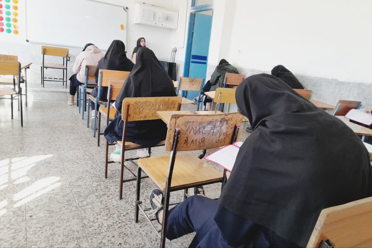 آزمون پیشرفت تحصیلی در دبیرستان آیت الله طالقانی داریون