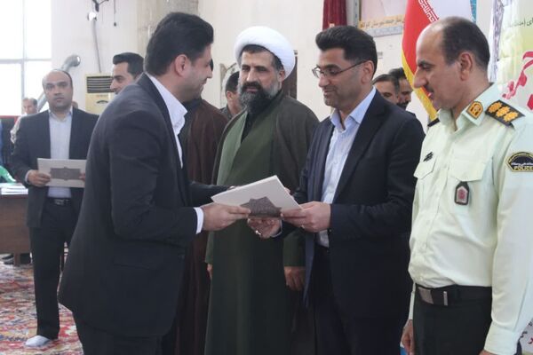 برپایی میز خدمت به مناسبت هفته دولت در گلوگاه 