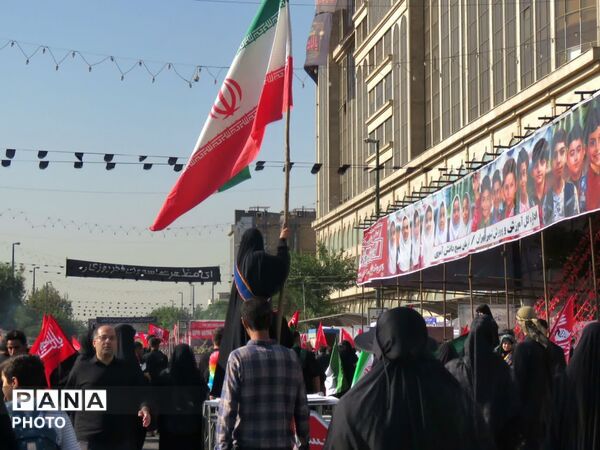 قرار آسمانی در موکب بسیج دانش‌آموزی؛ وقتی دانش‌آموزان شهید مینابی، زائر پیاده‌روی جاماندگان اربعین
