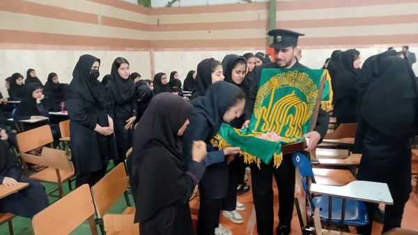 استقبال دانش‌آموزان بیرجندی از خادمان حرم امام رضا(ع)