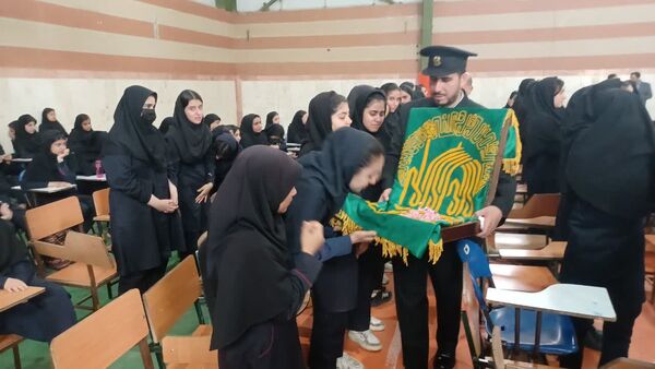 استقبال دانش‌آموزان بیرجندی از خادمان حرم امام رضا(ع)