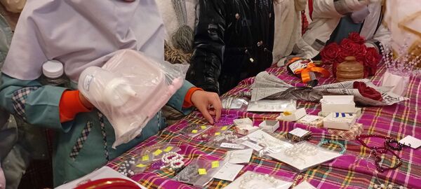 بازدید دانش آموزان مدرسه مریم میرزاخانی خلیل آباد از بازارچه کار آفرینی