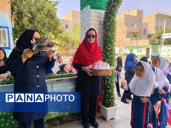 جشن شکوفه ها در مدارس شهرستان قدس، آغاز طلایی و شیرین  سال تحصیلی