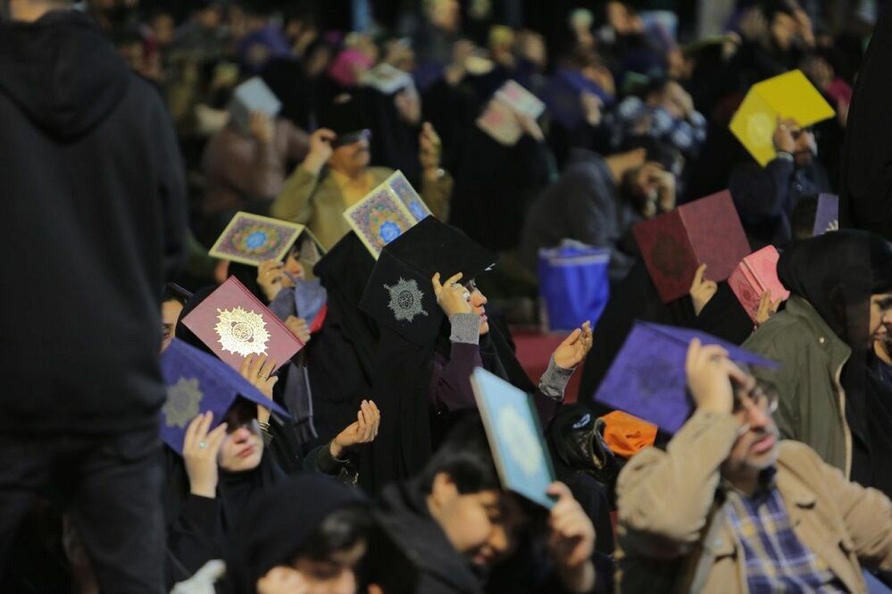 مراسم پرفیض سومین شب احیای لیالی‌القدر در آستان مقدس امام زاده طاهر کرج