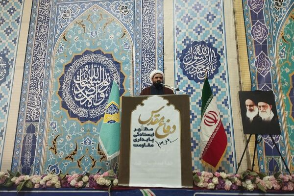 برپایی میز خدمت آموزش و پرورش شهرستان قدس در مصلی نماز جمعه