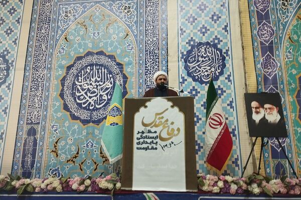 برپایی میز خدمت آموزش و پرورش شهرستان قدس در مصلی نماز جمعه