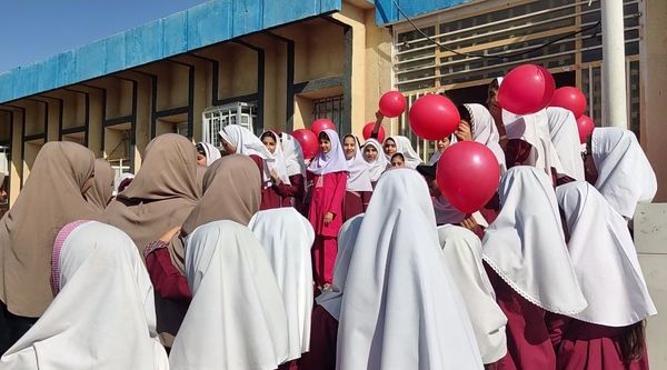 ویژه برنامه هفته معلم در دبستان استقلال حاجی آباد