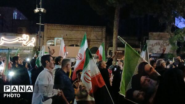 مشت ها بر فراز آسمان نیشابور نمایان شد 
