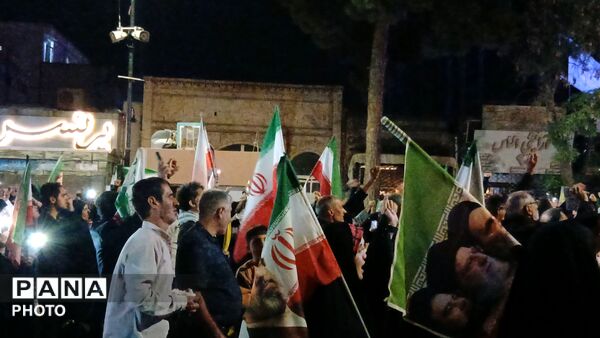 مشت ها بر فراز آسمان نیشابور نمایان شد 