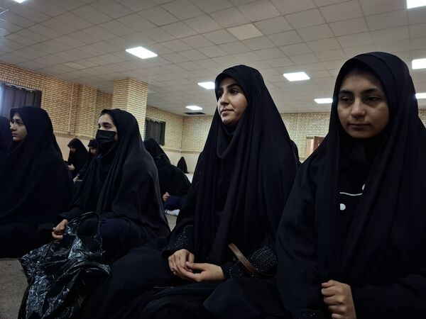 مراسم بدرقه دانش‌آموزان دختر مدارس شهرستان ملارد به مناطق عملیاتی جنوب کشور 