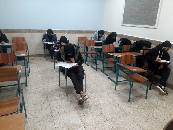 امتحانات نوبت اول دانش آموزان دبیرستان نیایش شهرستان باخرز