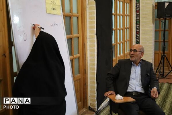  بازدید مدیرکل آموزش و پرورش استان یزد از کلاس‌های جهادی مسجد ملا اسماعیل 