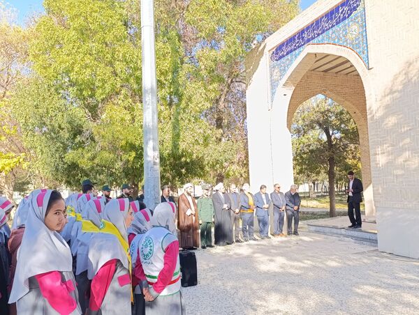 غبار روبی مزار شهدای گمنام شهرستان سلطانیه 