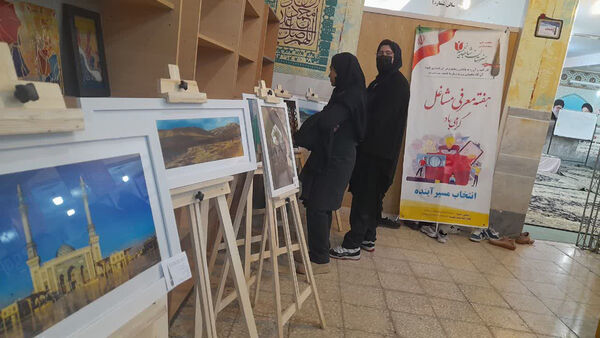 نمایشگاه هفته معرفی مشاغل در هنرستان شاهد نجمیه قم 