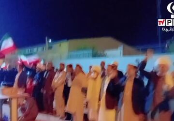 اجتماع شبانه  مردم در نقطه صفر مرزی شهرستان هیرمند 