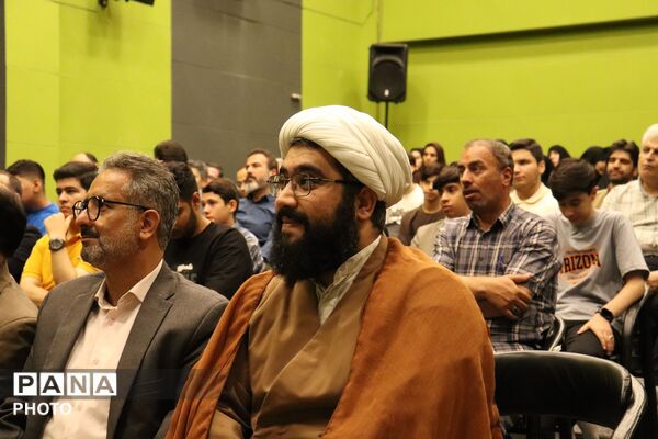تقدیر از مدیران، معاونان و مدیران فعال قرآنی در آیین اختتامیه چهل‌وچهارمین مسابقات قرآن، عترت و نماز شهرستان اسلامشهر 