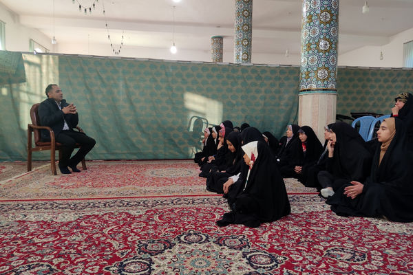 اعتکاف دختران دانش‌آموز شهر سورمق