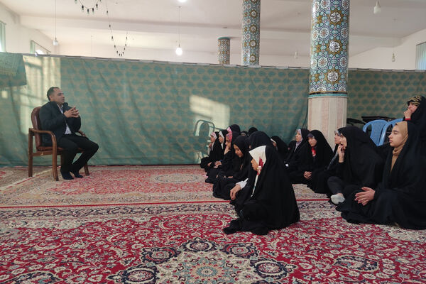 اعتکاف دختران دانش‌آموز شهر سورمق