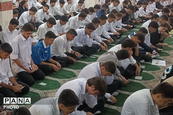 طنین زیارت عاشورا در دبیرستان نمونه دولتی شهدای علم و فناوری