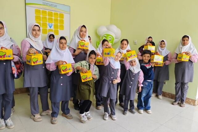 اردوی «مدرسه تا صنعت»؛ دانش‌آموزان دبستان پروین فیروزکوه