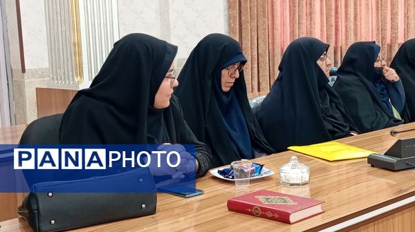 جلسه بررسی عملکرد و کیفیت آموزشی مدارس شهرستان بن با حضور مسئولان استانی