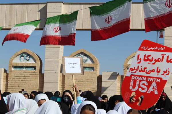 برگزاری راهپیمایی ۱۳ آبان در شهر درق 