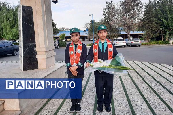 استقبال دانش‌آموزان پیشتاز از فرمانده سپاه استان تهران در اداره کل آموزش و پرورش شهرستانهای تهران