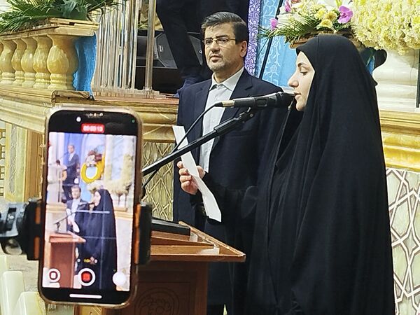 اجتماع دختران دانشجو در حرم مطهر حضرت معصومه (س) به مناسبت روز دختر  