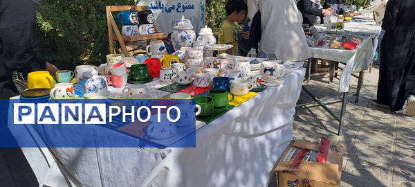 نمایشگاه محصولات دستی بانوان در بوستان نرگس قم