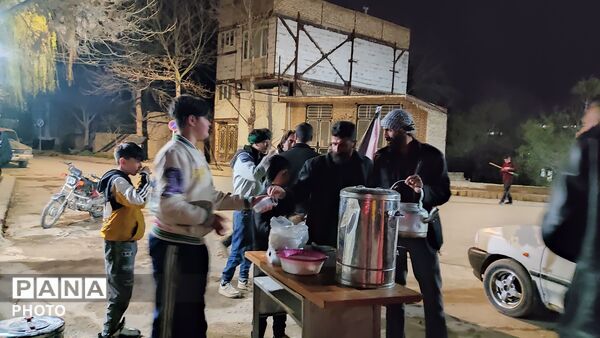 زن و مرد و پیر و جوان این شب ها در اجتماعات خیابانی شهر بار 