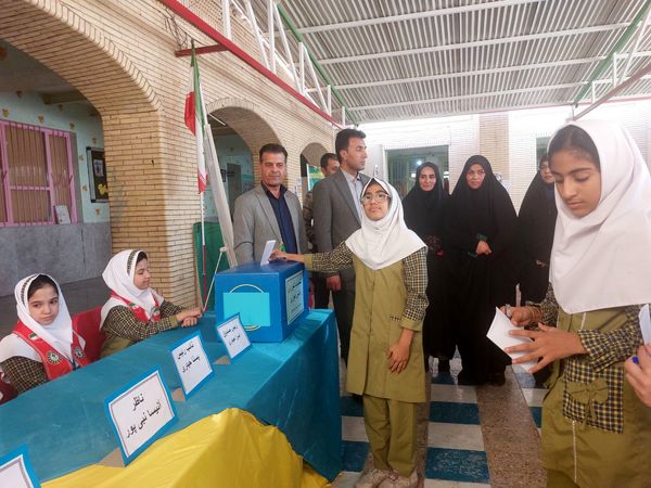 برگزاری انتخابات شورای دانش‌آموزی در مدرسه حضرت معصومه(س) حاجی‌آباد