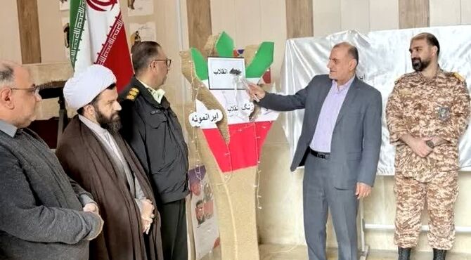 نواختن گلبانگ انقلاب اسلامی و رونمایی از بسته ایرانمون با حضور مشاور وزیر در شهرستان زرقان