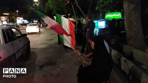 گذری بر میدان حافظ در   هشتاد و پنجمین شب از اجتماعات مردمی نیشابور