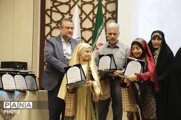  جشنواره «آینه عشق» در دبیرستان شاهد شهدای هفتم تیر 