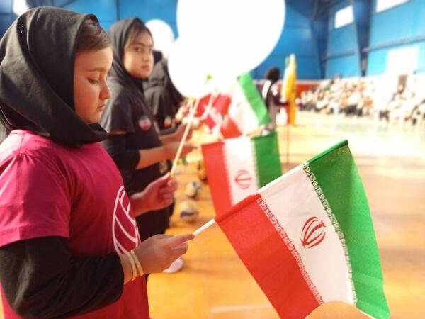 تقدیر از دختران برگزیده مسابقات ورزشی در شهر جعفریه قم