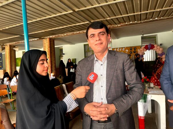 جشن شکوفه‌ها و طنین زنگ مهر در مدرسه فاطمه‌ الزهرا شهرستان جاسک